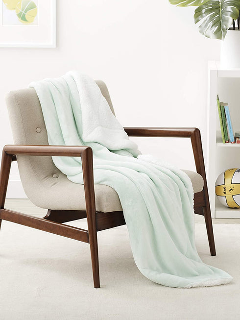 Amazon Basics Kids Ultra-Soft Micromink Sherpa Blanket - Twin, Mountain Mint Green