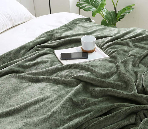 BEAUTEX Fleece Blanket Twin Size Super Soft Flannel Throw Blanket Lightweight Fuzzy Plush Blanket for Couch Sofa or Bed All Seasons (Olive Green, 60" x 80")