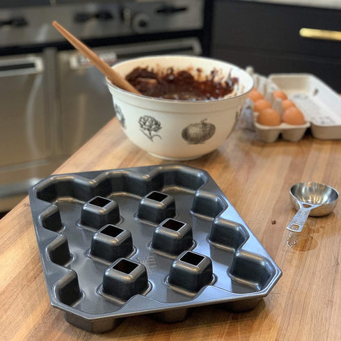 Bakelicious Crispy Corner Brownie Pan, 10.5 x 13.63 x 1.5 inches