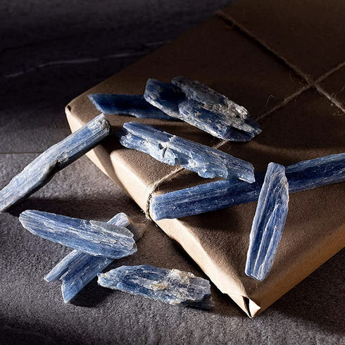KALIFANO Kyanite Blade Bundle (500+ Carats) with Healing & Calming Effects - High Energy Reiki Crystal Used for Meditation and Tranquility (Information Card Included)