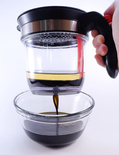 TIYOORTA Fat Separator and Gravy Oil Separator- 4 Cup Capacity Heat Resistant Body with Strainer and Bottom Release - Measuring Lines for Cooking