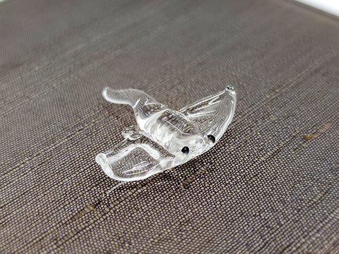 Sansukjai Rare Manta Ray Tiny Crystal Figurines Hand Blown Clear Glass Art Sea Animals Collectible Gift Home Decor (N)