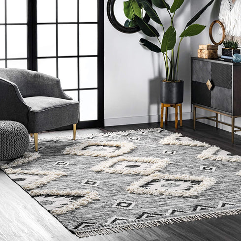 nuLOOM Savannah Moroccan Fringe Accent Rug, 2' x 3', Black