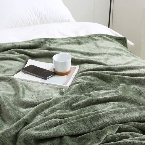 BEAUTEX Fleece Blanket Twin Size Super Soft Flannel Throw Blanket Lightweight Fuzzy Plush Blanket for Couch Sofa or Bed All Seasons (Olive Green, 60" x 80")