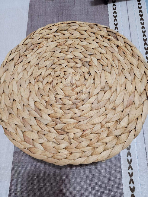 WENFOME 4 Pack Water Hyacinth Woven Placemats, 11.8 inches Natural Water Hyacinth Weave Placemat Set Round Braided Rattan Tablemats Insulation Pads for Cooking and Baking (4, 11.8 Inch)