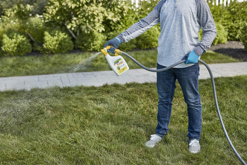 Scotts Liquid Turf Builder with Plus 2 Weed Control Fertilizer, 32 fl. oz. - Weed and Feed - Kills Dandelions, Clover and Other Listed Lawn Weeds - Covers up to 6,000 sq. ft.