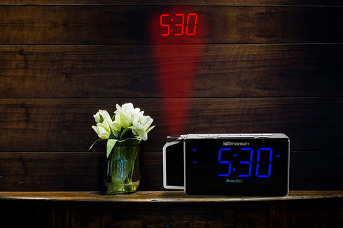 Emerson SmartSet Projection Alarm Clock Radio with USB Charging for Iphone/Ipad/Ipod/Android and Tablets, Digital FM Radio, 1.4" Blue LED Display, 4 level Dimmer, ER100103