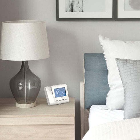 Magnasonic Projection Alarm Clock with AM/FM Radio, Battery Backup, Auto Time Set, Dual Alarm, Nap/Sleep Timer, Indoor Temperature/Date Display with Dimming & 3.5mm Audio Input - White (EAAC601W)