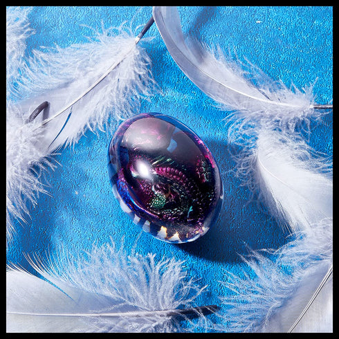 Dragon Egg Ornament, Crystal Transparent Resin Dragon Statue Egg, Exquisite Dragon Egg with Circular Base for Living Room, Bedroom, Office Outdoor Indoor Decoration (Chic Style)