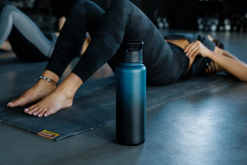 Simple Modern Water Bottle with Straw, Handle, and Chug Lid Vacuum Insulated Stainless Steel Metal Thermos | Large Leak Proof BPA-Free Flask for Gym, Sports | Summit Collection | 40oz, Riptide