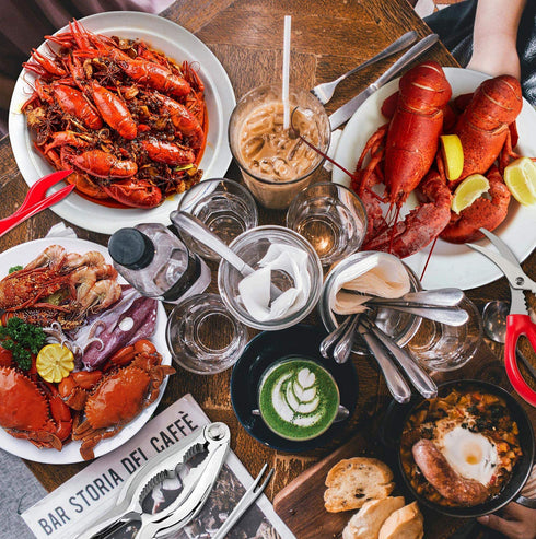 21-piece Seafood Tools Set includes 7 Crab Crackers, 6 Lobster Shell Knife, 6 Crab Leg Forks and 1 Seafood Scissors & Storage Bag - Nut Cracker Set