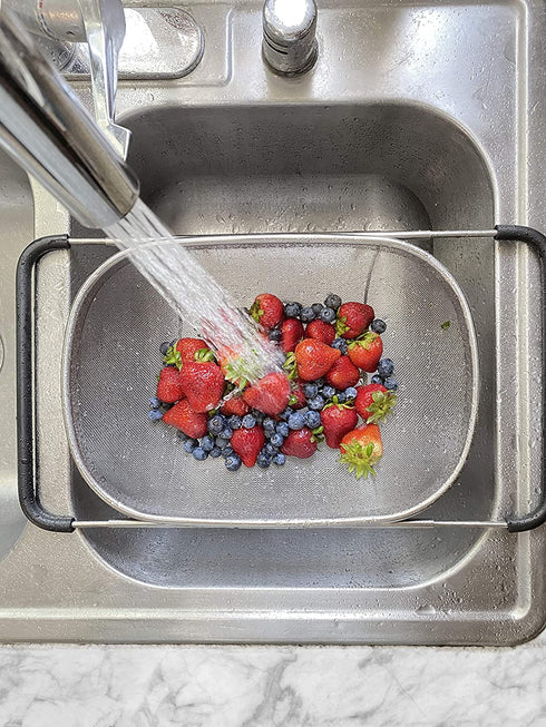 Makerstep Over the Sink Colander Strainer Basket Stainless Steel, For Kitchen Sink with Rubber Grip, Fine Mesh, Large Kitchen Gadgets Tools, Expandable Metal Pasta Strainer Home Kitchen Essentials