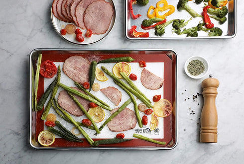 New Star Foodservice 38439 Commercial-Grade 18-Gauge Aluminum Sheet Pan/Bun Pan & Silicone Baking Mat Set, 13" L x 18" W x 1" H (Half Size)