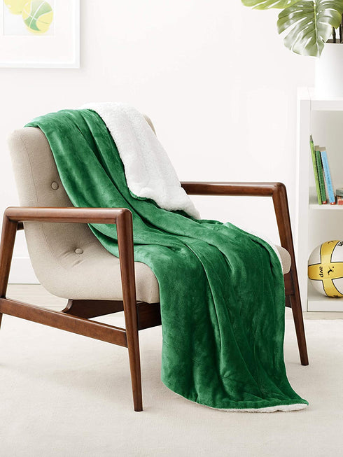 Amazon Basics Kids Ultra-Soft Micromink Sherpa Blanket - Twin, Grass Green
