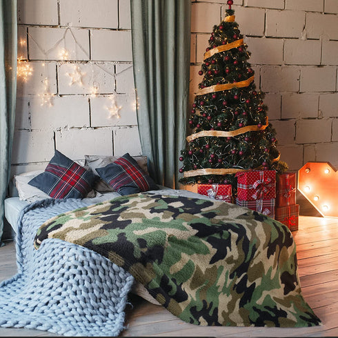 Tirrinia Camo Sherpa Blanket Soft Fleece Throw Blanket Luxury Warm and Cozy Camping Blanket Gifts for Kids Boys Men Women