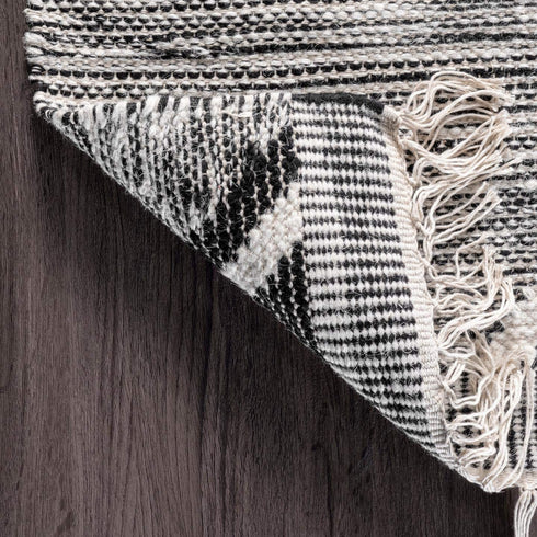 nuLOOM Savannah Moroccan Fringe Accent Rug, 2' x 3', Black