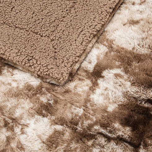 Amazon Basics Fuzzy Faux Fur Sherpa Throw Blanket, 50"x60" - Light Brown